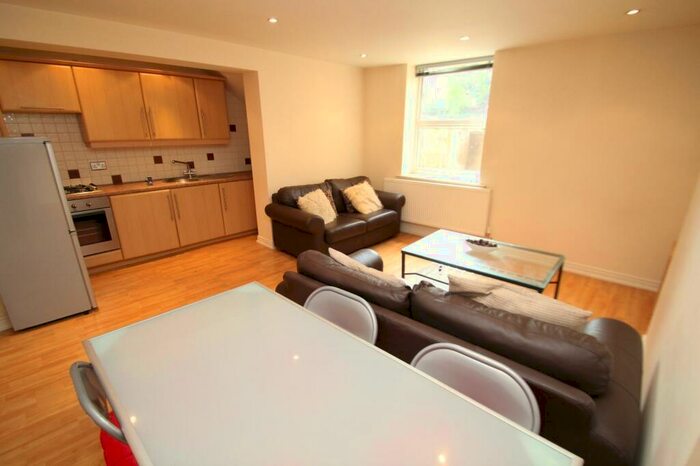 2 Bedroom Flat To Rent In Westfield Terrace, Chapel Allerton, Leeds, LS7