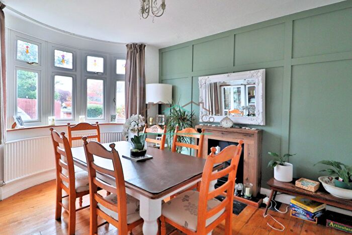 3 Bedroom Semi-detached House For Sale In Second Avenue, Wellingborough, NN8