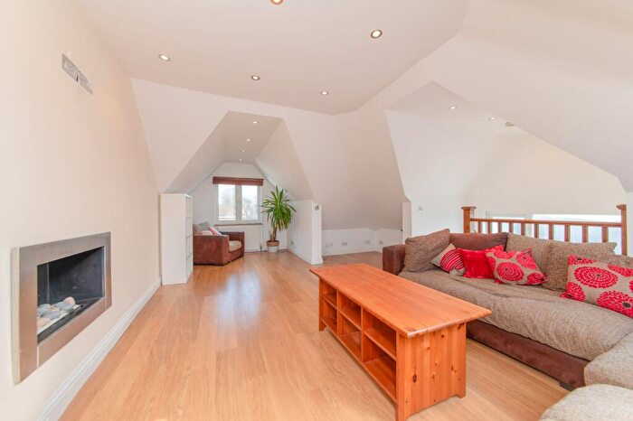 3 Bedroom Flat For Sale In Watford Way, London, NW7