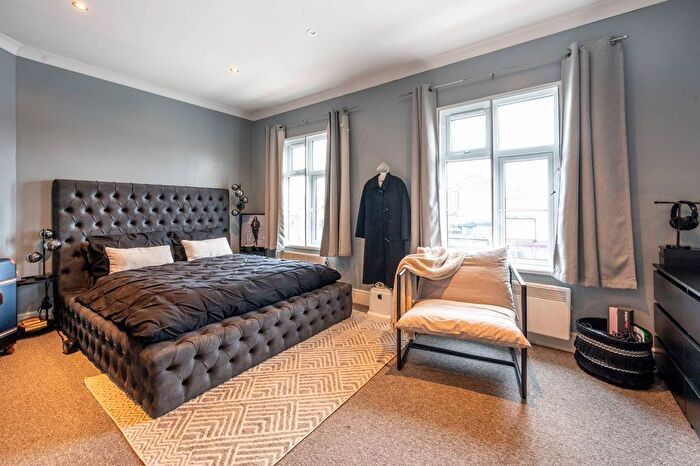 2 Bedroom Flat For Sale In The Broadway, Highams Park, London, E4