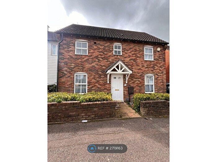 3 Bedroom Semi Detached House To Rent In Kirk View, Ashford, TN23