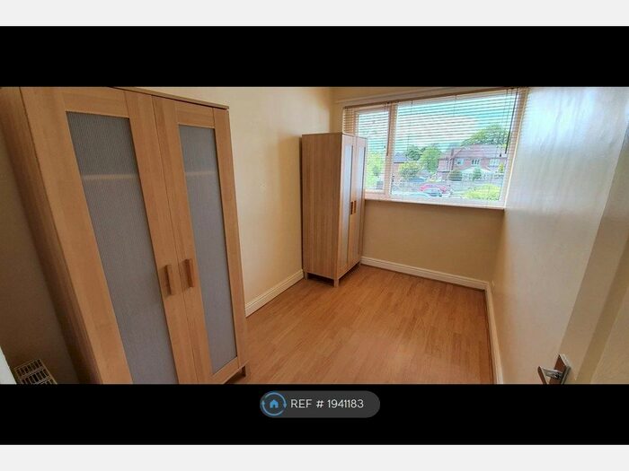 2 Bedroom Flat To Rent In Falkland Court, Leeds, LS17