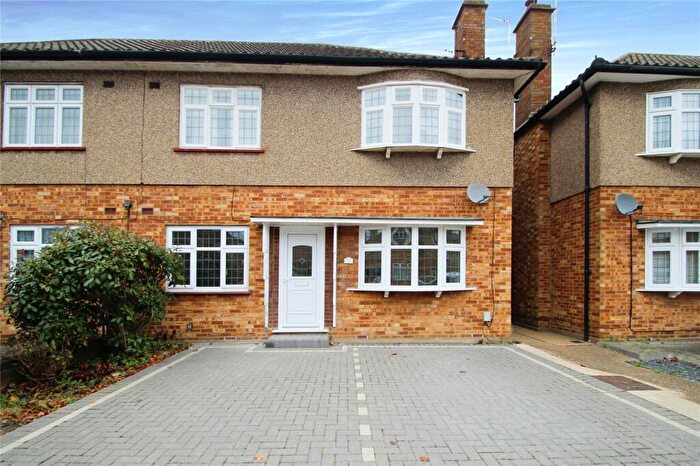 2 Bedroom Maisonette To Rent In Chalforde Gardens, Romford, RM2