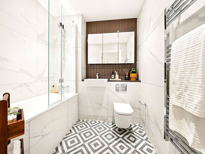 1 Bedroom Flat To Rent In Uncle Acton, Victoria Road, W3