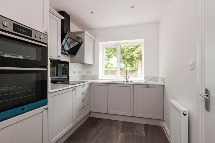 3 Bedroom Detached House For Sale In A Queen Elizabeth Square, ME15