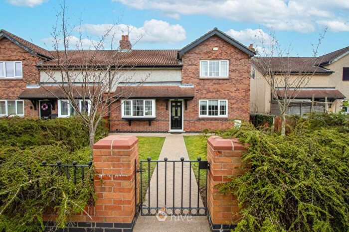 3 Bedroom Semi-Detached House For Sale In Large Square, Stainforth, Doncaster, DN7