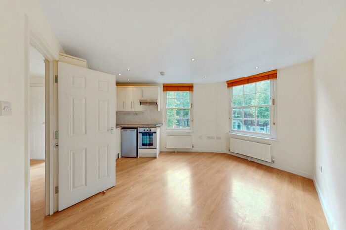 2 Bedroom Apartment To Rent In Clerkenwell Green, EC1R