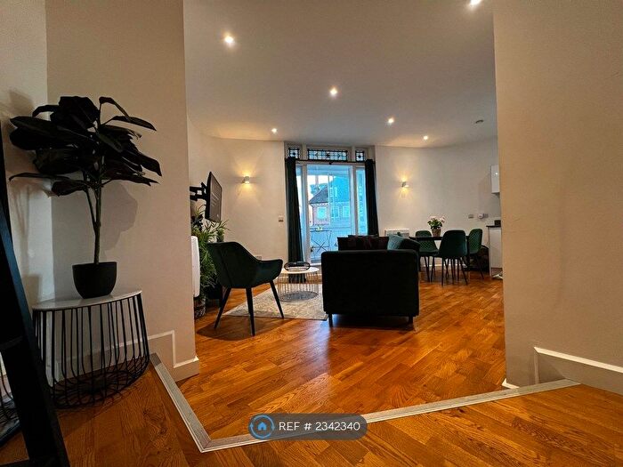 1 Bedroom Flat To Rent In Clarence Street, Staines-Upon-Thames, TW18