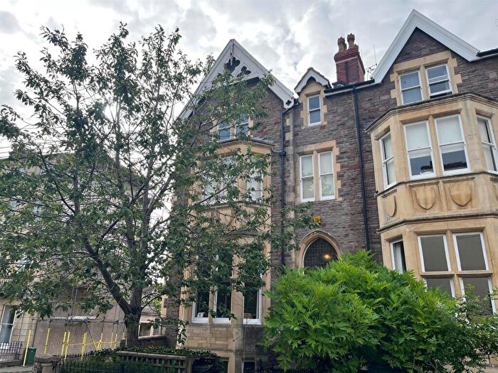 3 Bedroom Flat For Sale In Christchurch Road, Clifton, Bristol, BS8