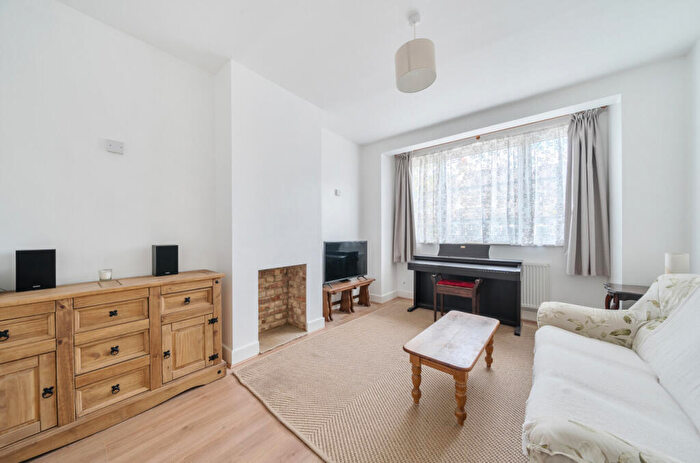 3 Bedroom Terraced House For Sale In Estcourt Road, London, SE25