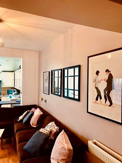 1 Bedroom Detached House To Rent In House Share Moseley Road, Fallowfield, Manchester, M14