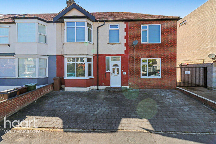 5 Bedroom End Of Terrace House For Sale In Forest View Road, Walthamstow, E17