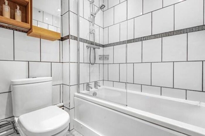 1 Bedroom Flat To Rent In Rotherwood Close, London, SW20