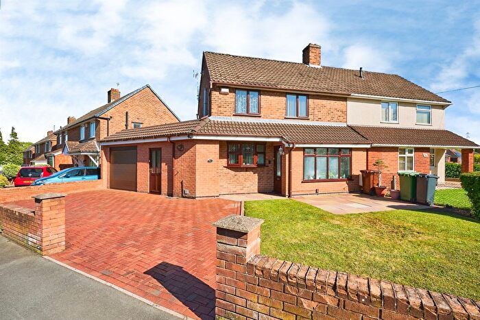 3 Bedroom Semi-Detached House For Sale In Churchill Road, Walsall, WS2