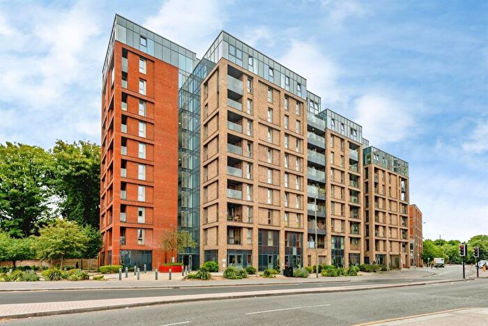 2 Bedroom Apartment For Sale In Marketfield Way, Redhill, RH1