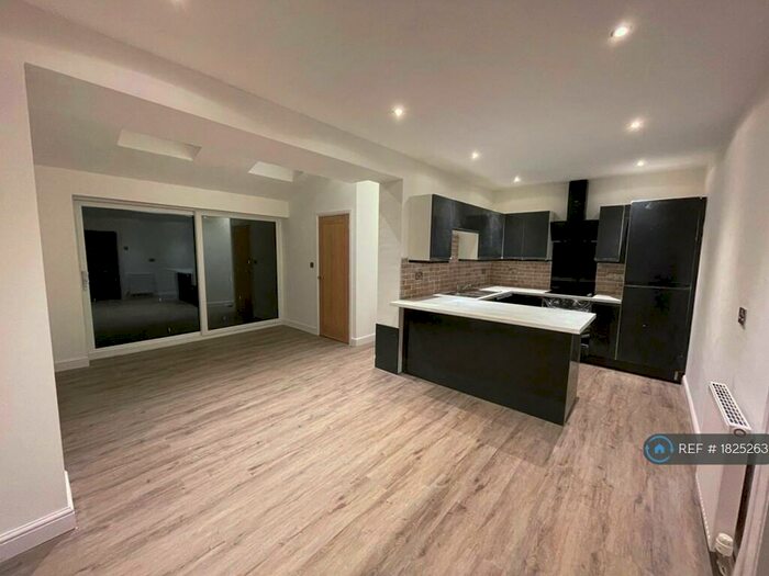 3 Bedroom Semi-Detached House To Rent In Malbank Road, Crewe, CW2