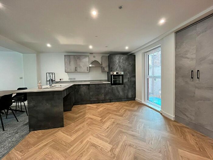 9 Bedroom Apartment To Rent In Camden Street, Liverpool, Merseyside, L3
