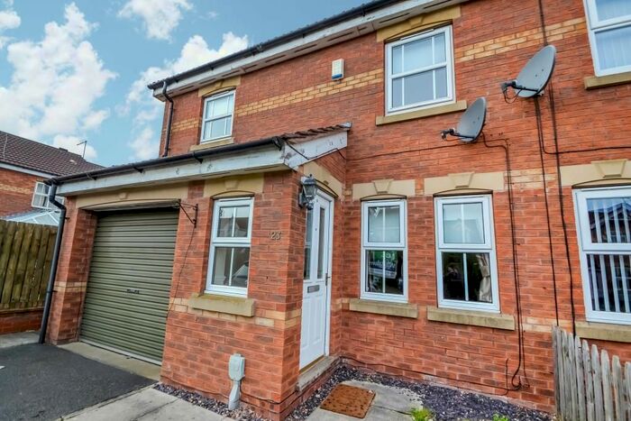 3 Bedroom Semi-Detached House To Rent In Saltwell Park, Kingswood, Hull, HU7