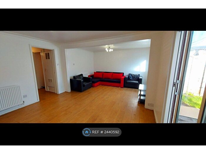 4 Bedroom Terraced House To Rent In Knightswood Close, Edgware, HA8