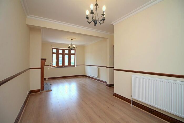 3 Bedroom Property To Rent In Penrhyn Avenue, London, E17