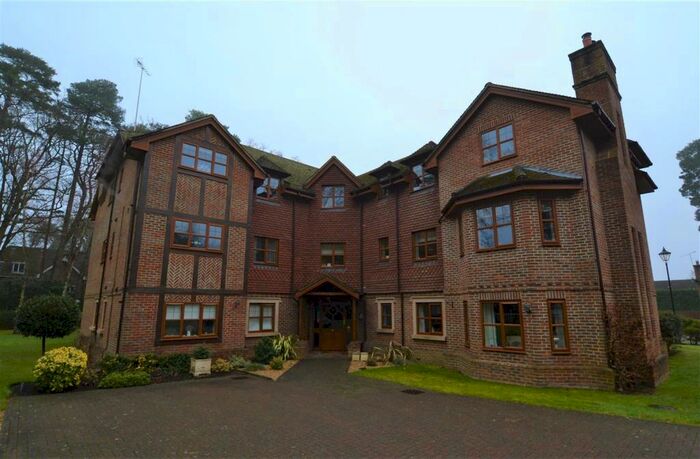 2 Bedroom Apartment To Rent In Orchard Fields, Fleet, GU51