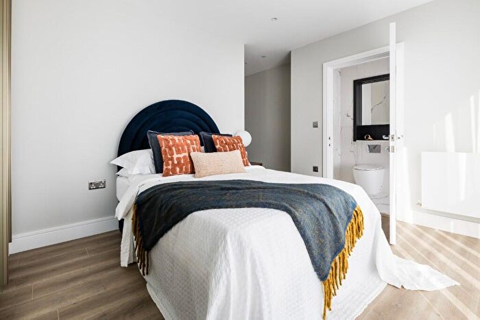 2 Bedroom Apartment For Sale In Grinstead Road, Deptford, SE8