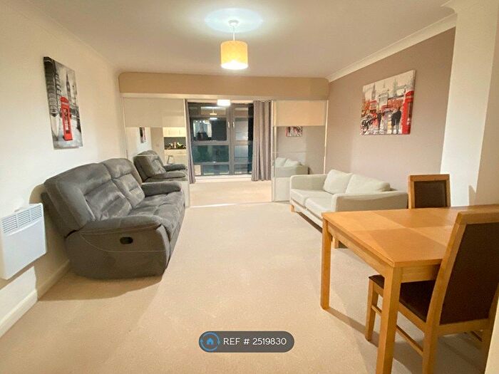 3 Bedroom Flat To Rent In Kennet Street, Reading, RG1