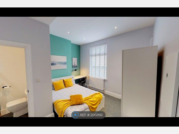 5 Bedroom Terraced House To Rent In Strawberry Road, Salford, M6