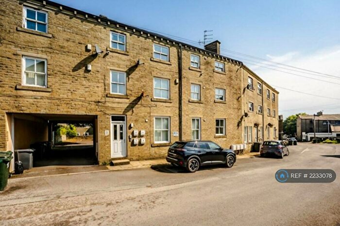 2 Bedroom Flat To Rent In Halls Of Freedom, Queensbury, Bradford, BD13