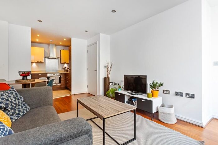 2 Bedroom Flat To Rent In Boundary Lane, London, SE17