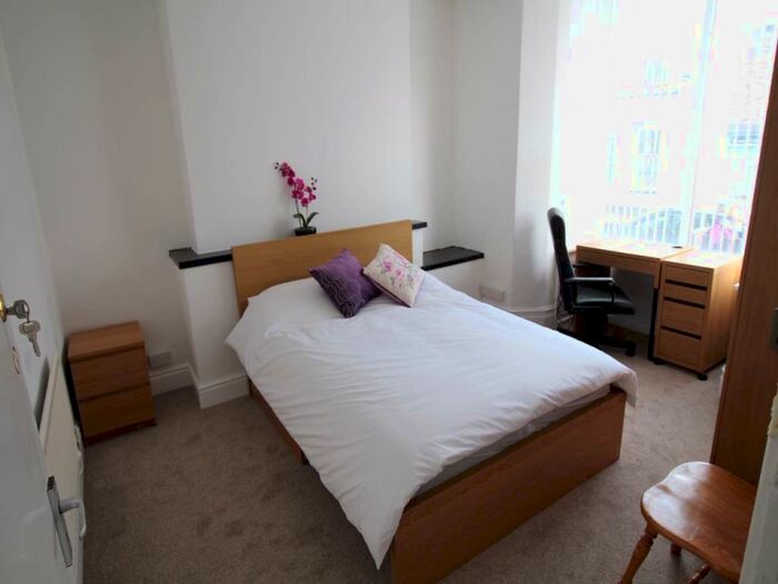 2 Bedroom House To Rent In Apartment, Bangor, Gwynedd, LL57