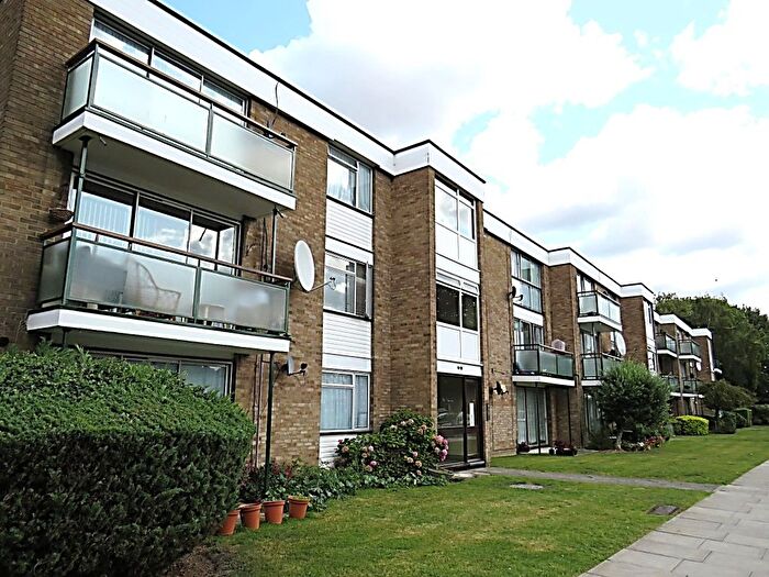 2 Bedroom Flat To Rent In Wheatlands, Hounslow, TW5