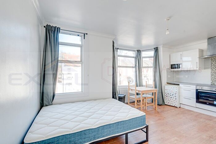 Studio To Rent In Pine Road, Cricklewood, London, NW2