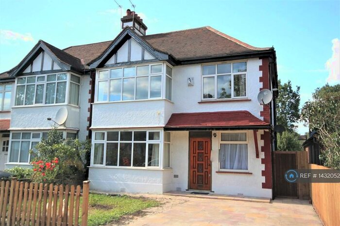 4 Bedroom Semi-Detached House To Rent In Beechcroft Gardens, Wembley Park, HA9