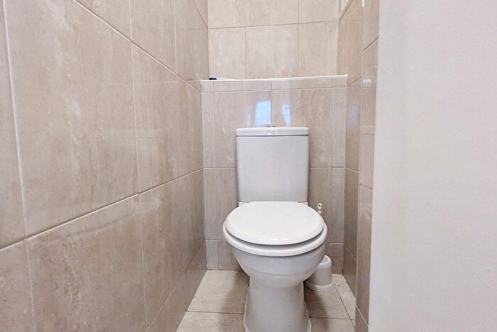 1 Bedroom Flat For Sale In Glen Albyn Road, London, SW19