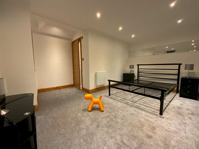 1 Bedroom Flat To Rent In High Street, Chesham, HP5