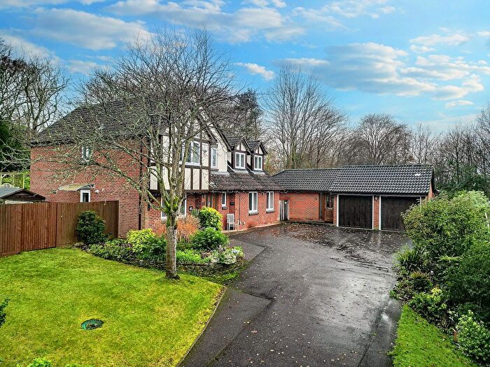 5 Bedroom Detached House For Sale In Foxcombe Close, Swanmore, SO32