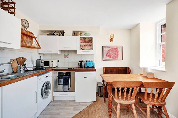 1 Bedroom Flat For Sale In Clapham Road, Oval, London, SW9