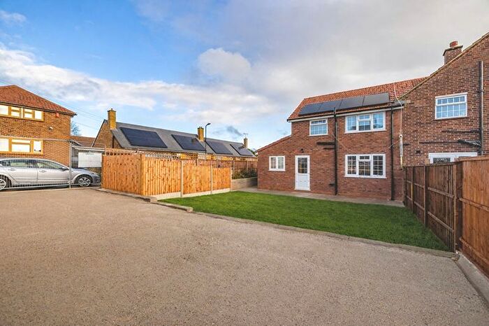 2 Bedroom Terraced House To Rent In Thorndike, Slough, SL2