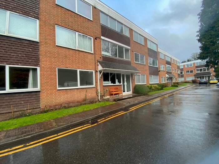 2 Bedroom Flat To Rent In Lichfield Road, Four Oaks, Sutton Coldfield B74