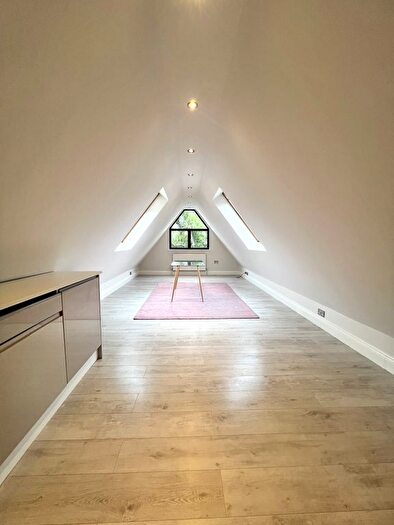 2 Bedroom Flat To Rent In Finchley Road, London, NW11