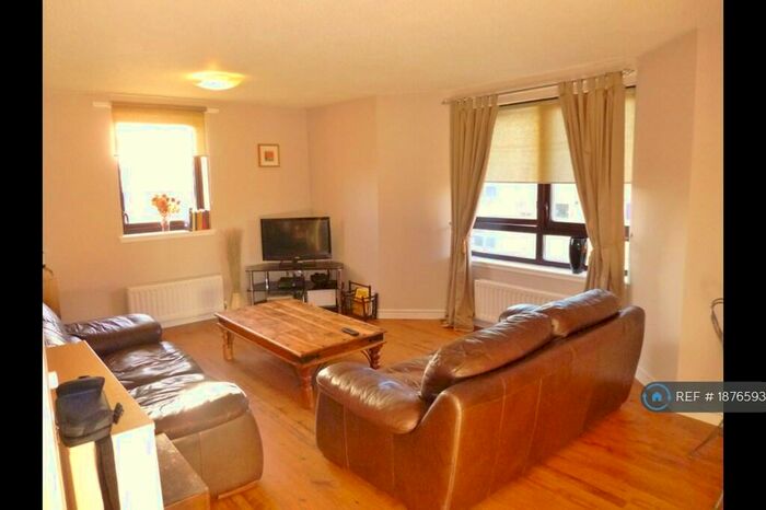 2 Bedroom Flat To Rent In Middlesex Gardens, Glasgow, G41