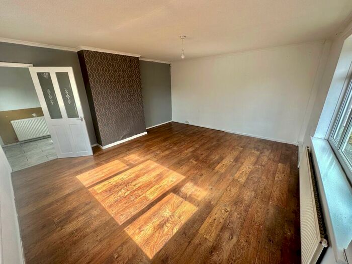 3 Bedroom Detached House To Rent In Dalton Green Lane, Huddersfield, HD5