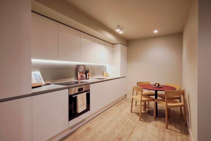 2 Bedroom Town House To Rent In Apt, Poplin, Addington Street, Manchester, Greater Manchester, M4