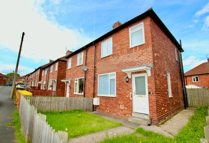 3 Bedroom Semi-Detached House To Rent In Chestnut Grove, Crook, DL15