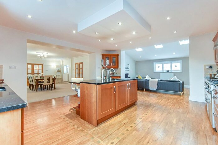 4 Bedroom Semi Detached House For Sale In Station Road, Sutton Weaver, Cheshire, WA7