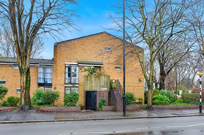 2 Bedroom Flat For Sale In Wellesley Road, London, W4