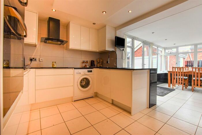 2 Bedroom Semi-Detached House For Sale In Higham Close, Hull, HU8