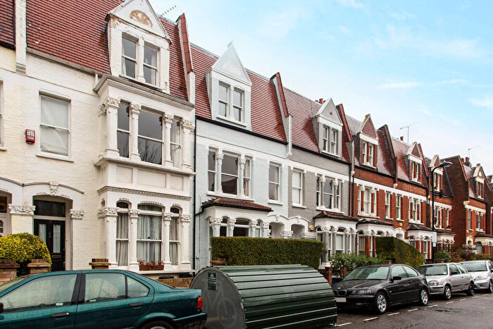 3 Bedroom Apartment To Rent In Carysfort Road, London, N16