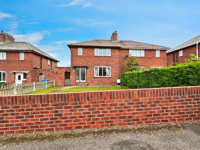 3 Bedroom Semi-Detached House For Sale In West Street, Doncaster, DN11